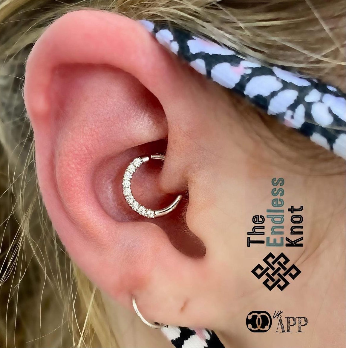 Gold CZ seam ring (Halo)