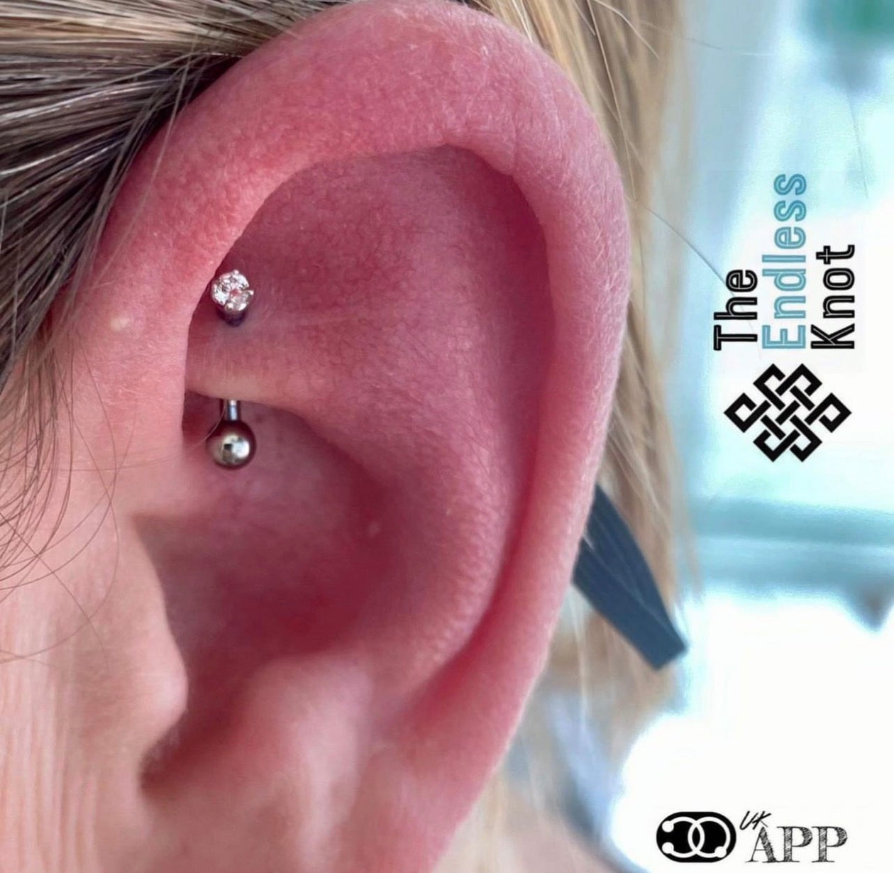 Curved barbell in ear