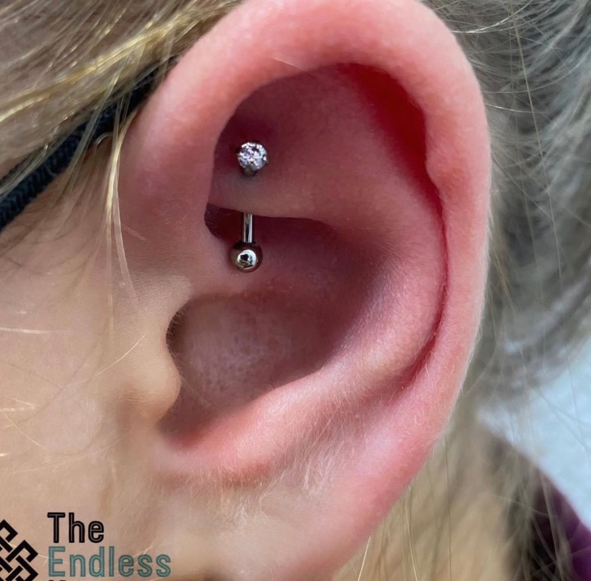 Curved barbell in ear