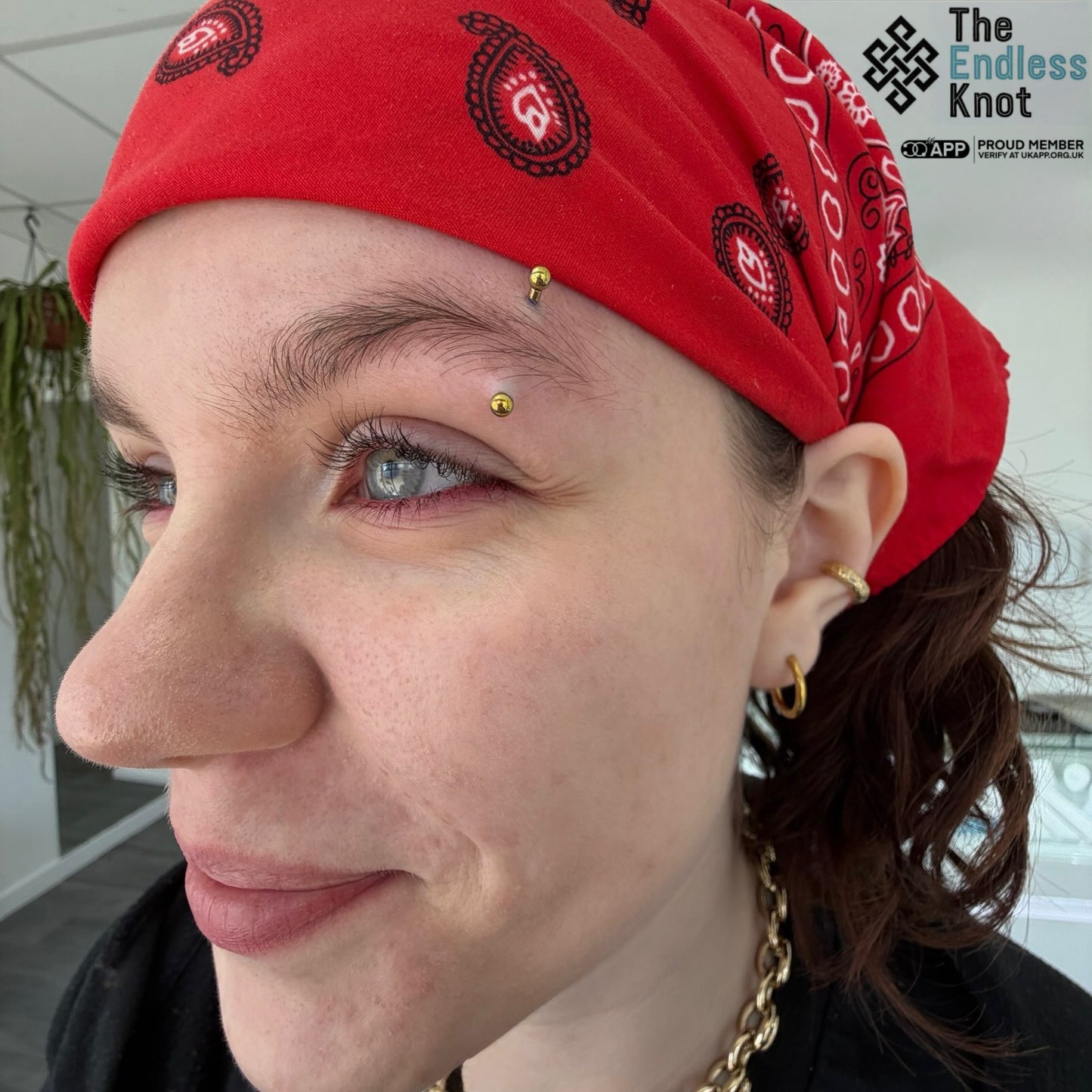 Curved barbell in face