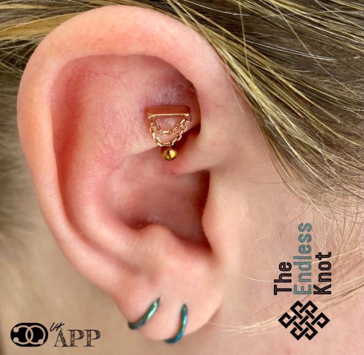Curved barbell in ear