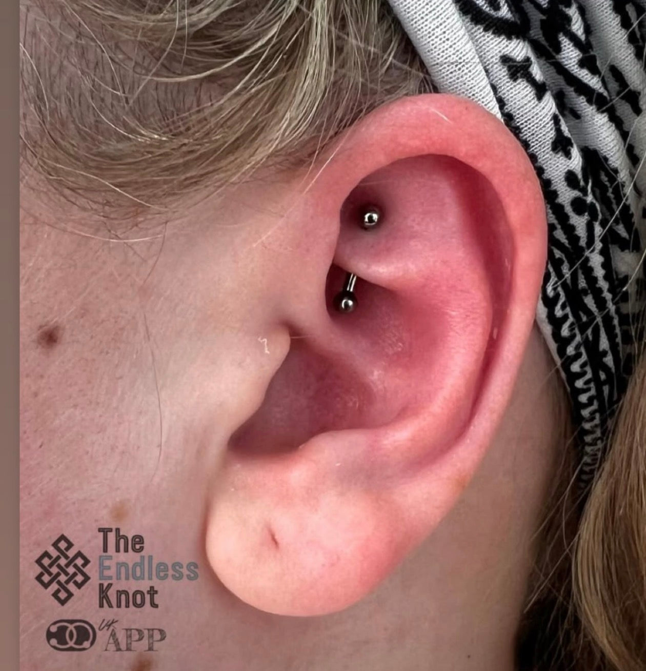 Curved barbell in ear