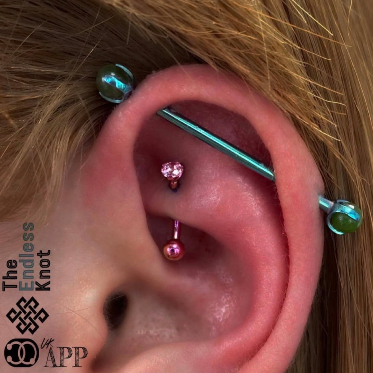 Straight barbell in ear ￼