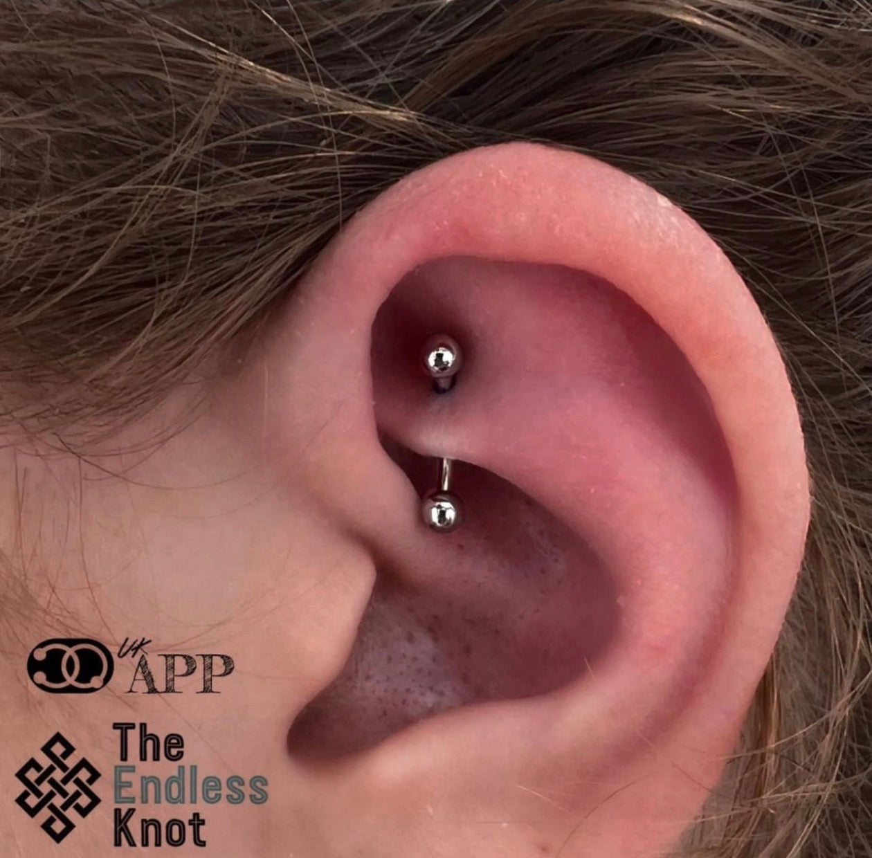 Curved barbell in ear