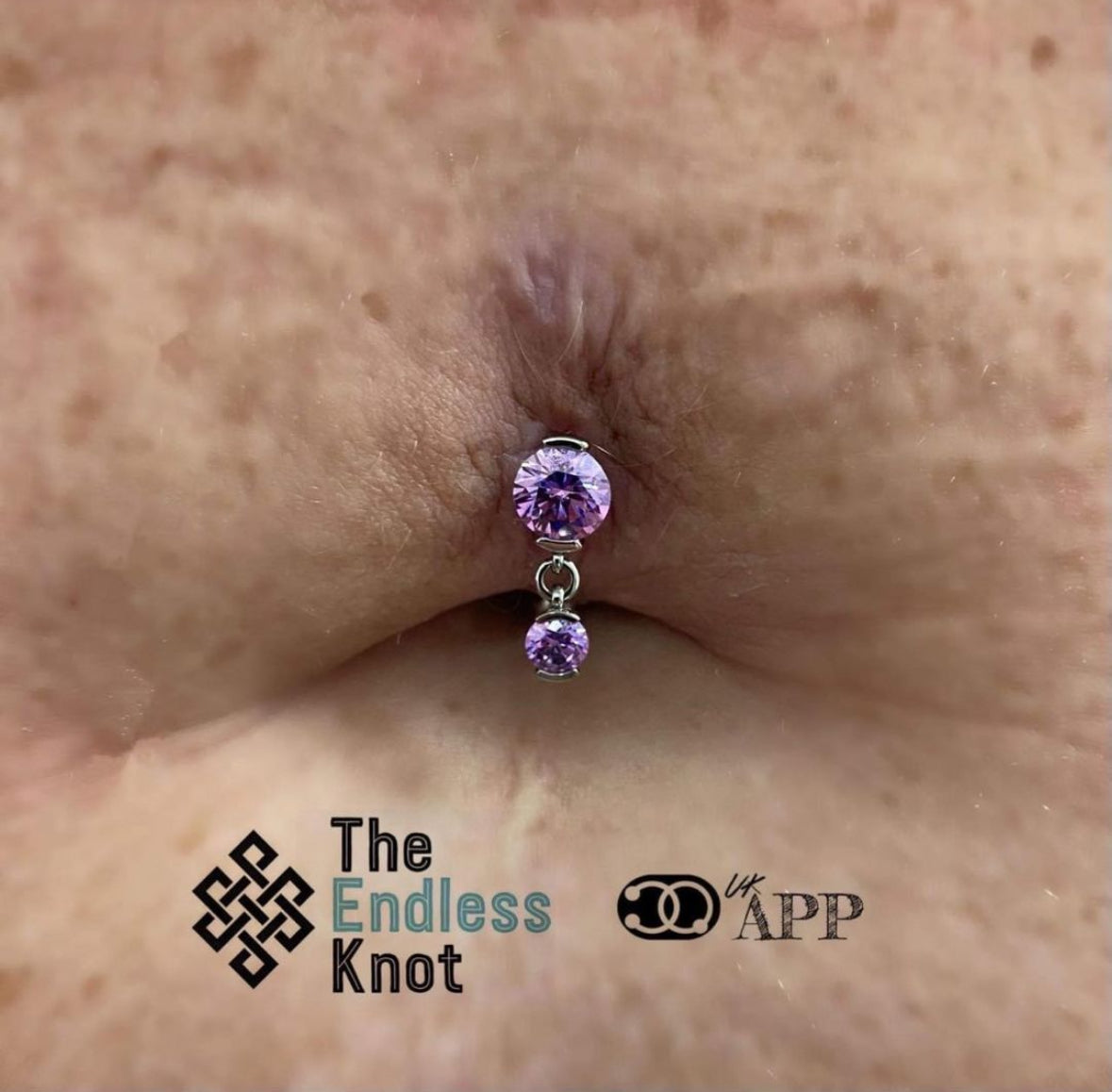 Floating navel curve CZ