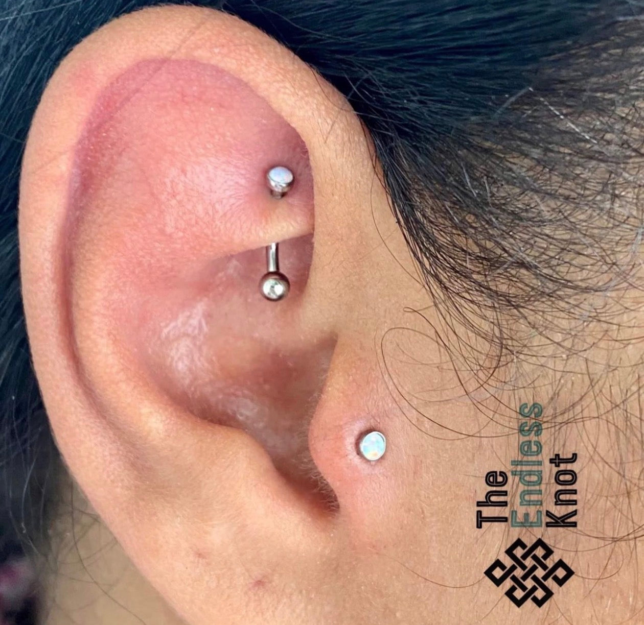 Curved barbell in ear